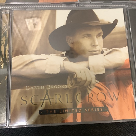 GARTH BROOKS THE LIMITED SERIES, 5 CD + 1 DVD,  EUC BOX SET - Picture 9 of 11